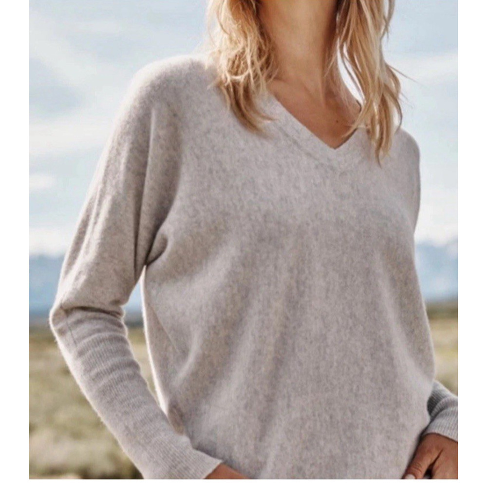 Garnet Hill Cashmere Sweater Womens Small Beige Relaxed Luxury Parisian Capsule - Picture 2 of 12